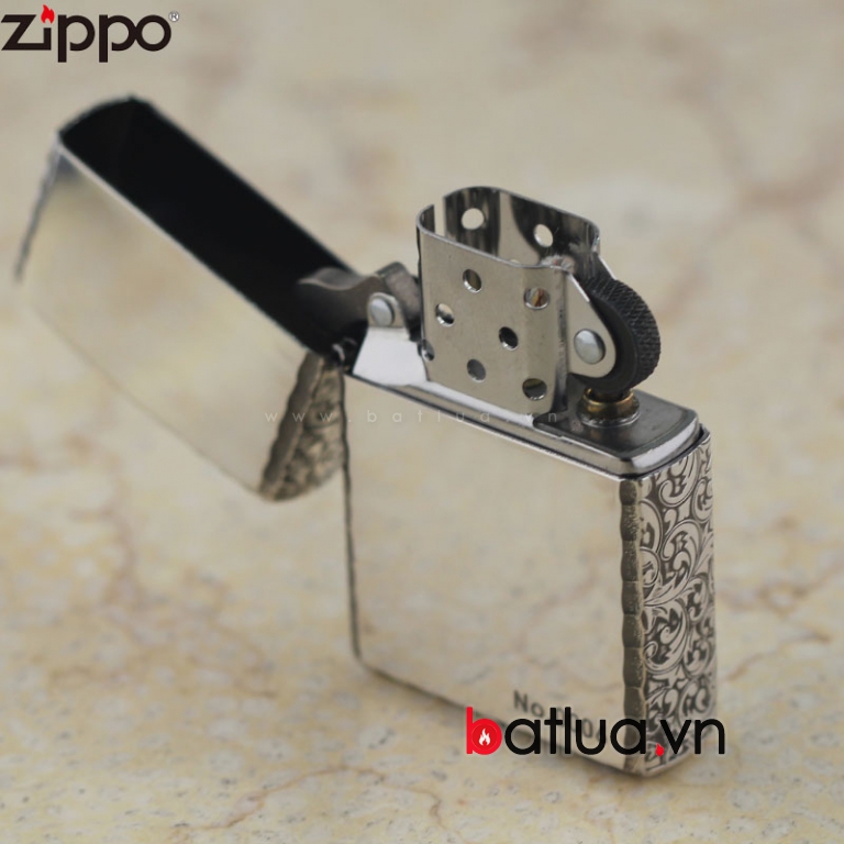 Bật lửa Zippo chính hãng mạ bạc khắc hoa văn xung quanh