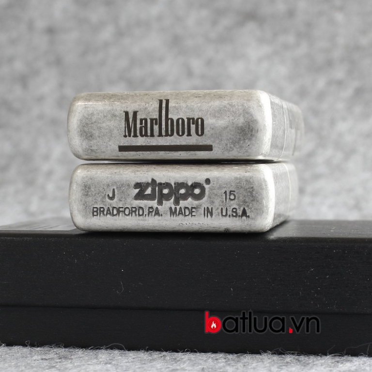 Bật lửa Zippo bạc cổ khắc thương hiệu Marlboro
