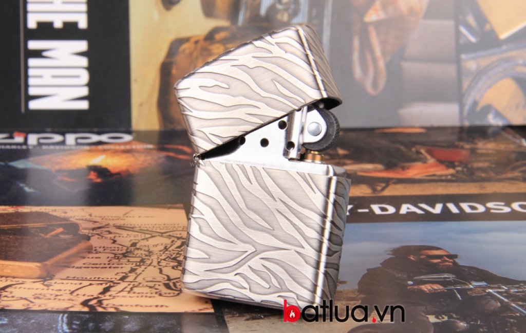 Bật lửa Zippo Japan đồng khắc hoa văn lươn sóng