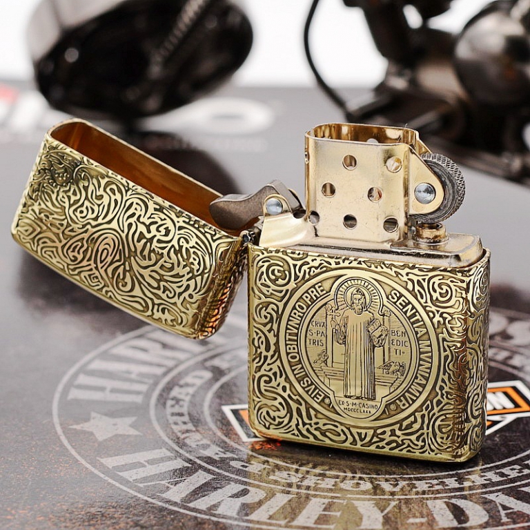 Zippo Chính Hãng Đồng Bóng Khắc Cha Thánh của Constantine