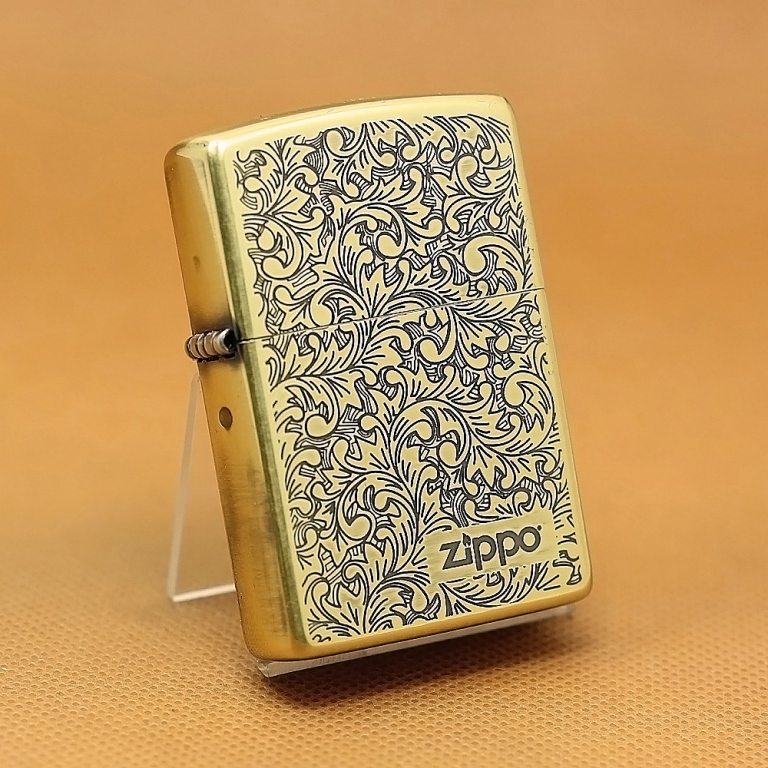 Zippo Chính Hãng Đồng Khắc Hoa Văn Arabesque Mặt Trước