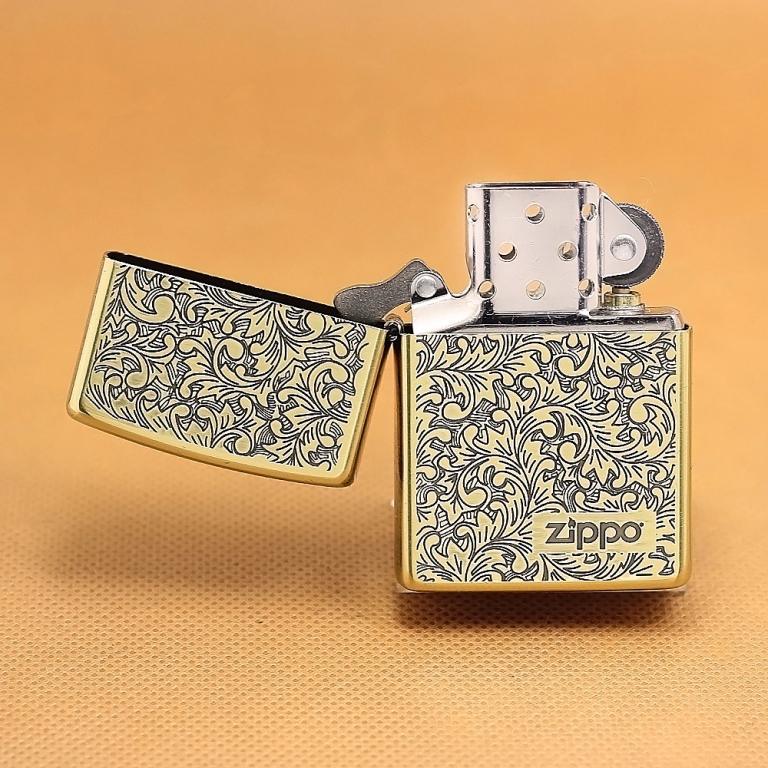 Zippo Chính Hãng Đồng Khắc Hoa Văn Arabesque Mặt Trước