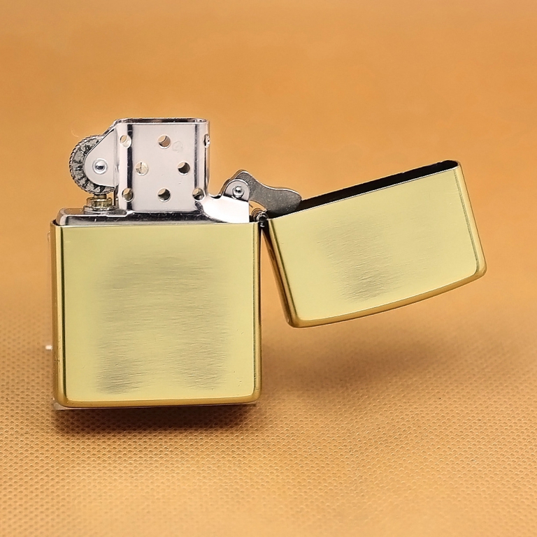 Zippo Chính Hãng Đồng Khắc Hoa Văn Arabesque Mặt Trước