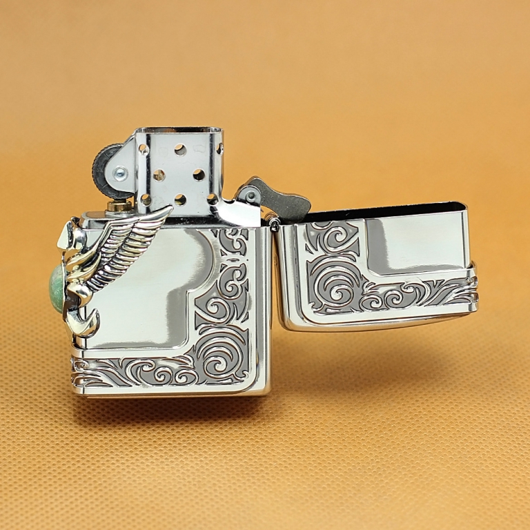 Zippo Chính Hãng Có Cánh Thiên Thần Đính Ngọc Cùng Viền Hoa Văn