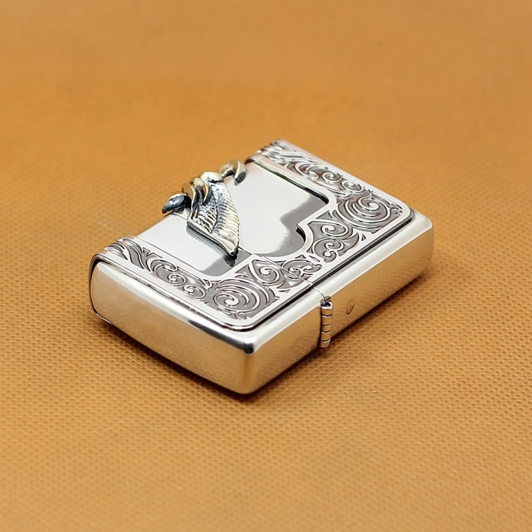 Zippo Chính Hãng Có Cánh Thiên Thần Đính Ngọc Cùng Viền Hoa Văn