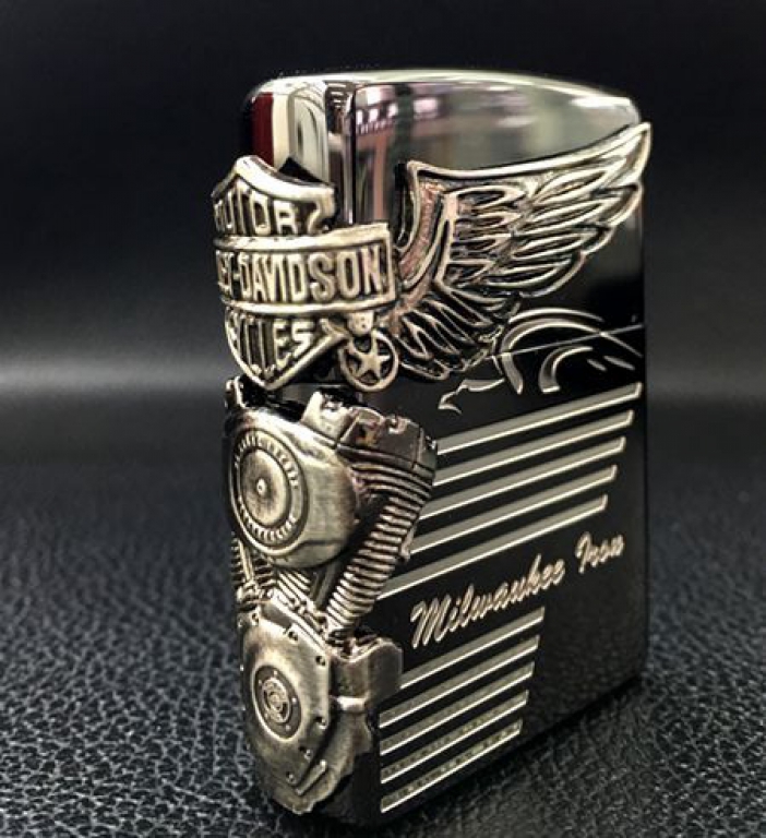 Zippo Chính Hãng Màu Đen Khối Hình Động Cơ Harley Davidson Bên Sườn