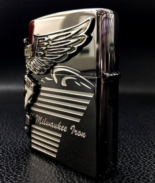 Zippo Chính Hãng Màu Đen Khối Hình Động Cơ Harley Davidson Bên Sườn