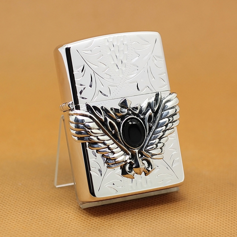 Zippo Chính Hãng Bạc Có Cánh Thiên Thần Đính Ngọc Đen Vỏ Khắc Hoa Văn