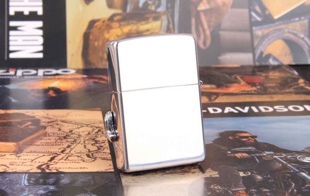 Zippo Chính Hãng Bạc Hình Ngựa Nổi Cùng Hoa Văn Móng