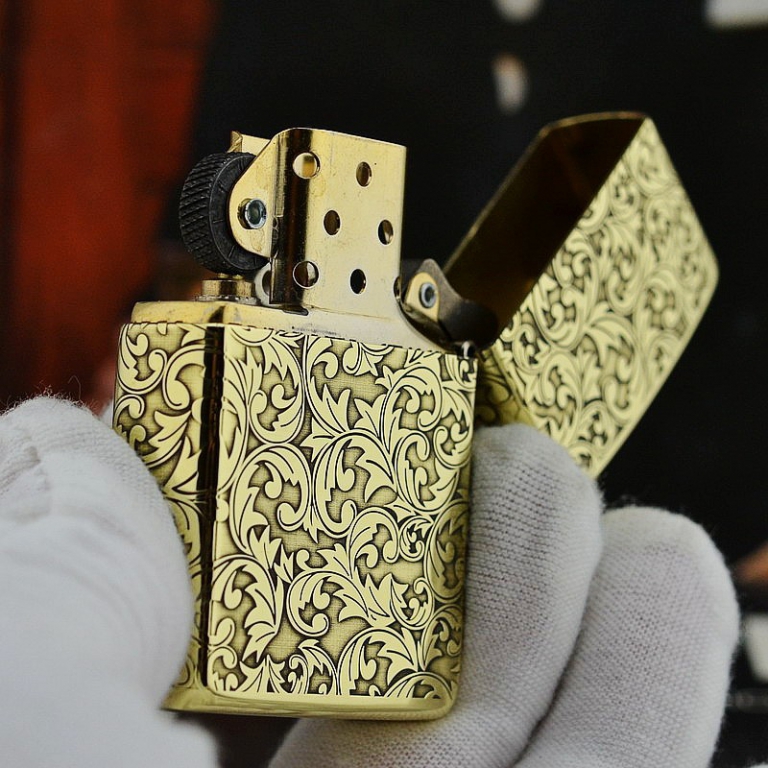 Zippo Chính Hãng Đồng Bóng Khắc Hoa Văn Xung Quanh Thánh Giá