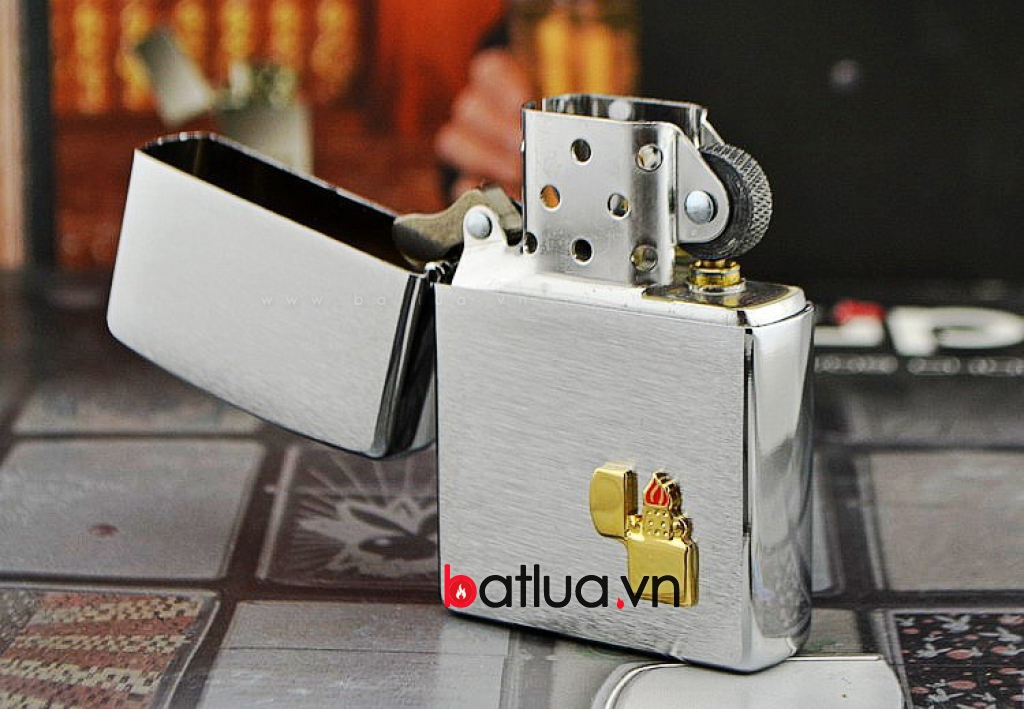 Bât lửa zippo chính hãng đính zippo màu xước bạc