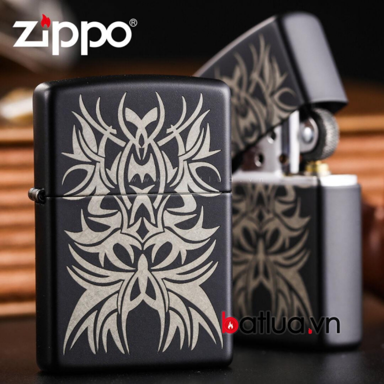 Bật lửa Zippo sơn đen in hình xăm