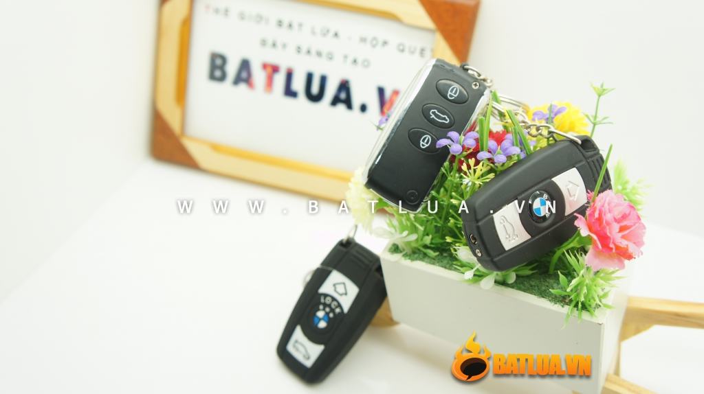 Bật lửa kiêm móc khóa xe ô tô BMW - Lửa khò MS88 095