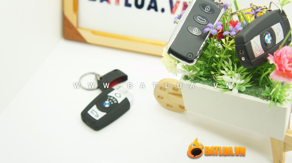 Bật lửa kiêm móc khóa xe ô tô BMW - Lửa khò MS88 095