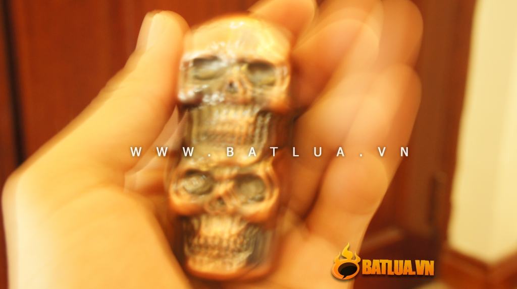 Bật lửa hình hai đầu lâu cực kì kinh dị MS88 003