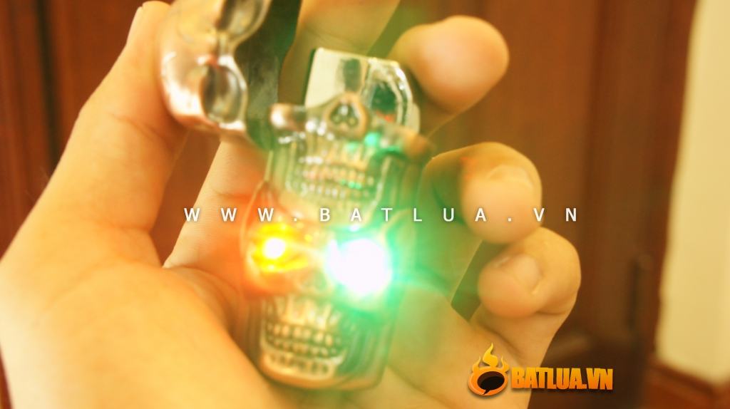 Bật lửa hình hai đầu lâu cực kì kinh dị MS88 003