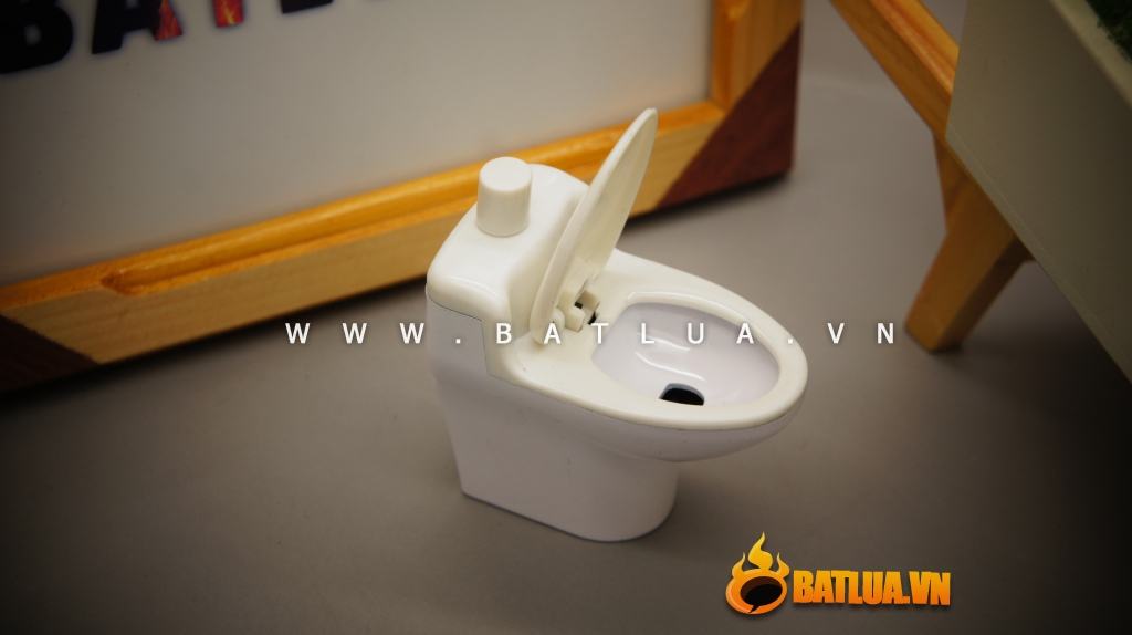 Bật lửa kiểu dáng toilet WC Hè hè MS88 069