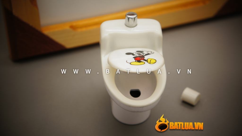 Bật lửa kiểu dáng toilet WC Hè hè MS88 069