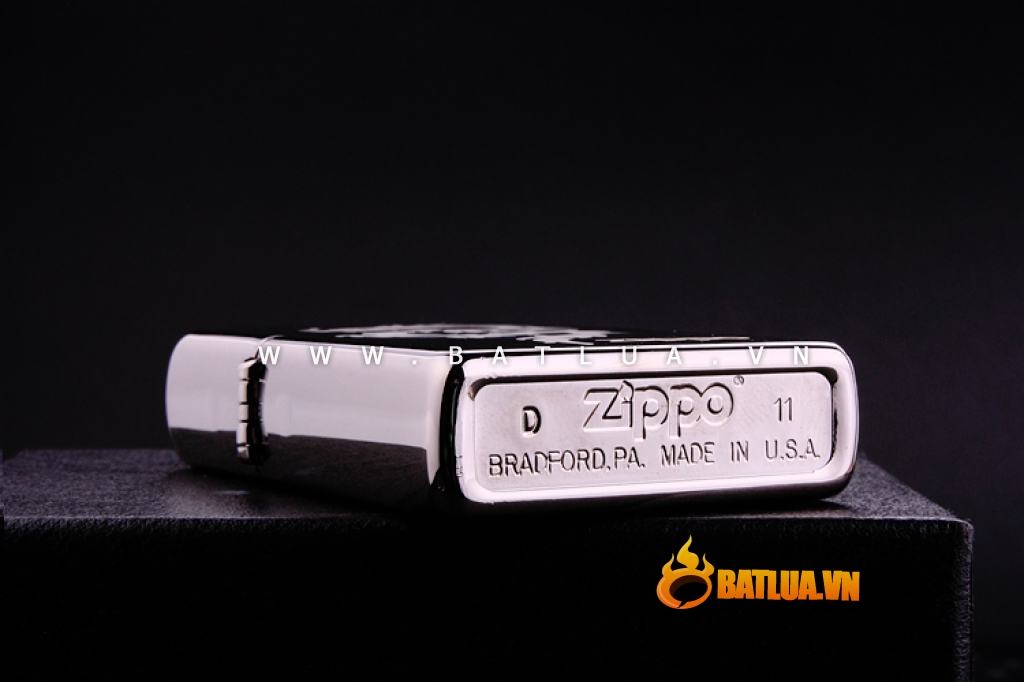 Zippo cỏ bốn lá