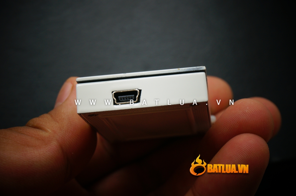 Bật lửa không dùng ga sạc điện qua USB hình lá bài MS66 022