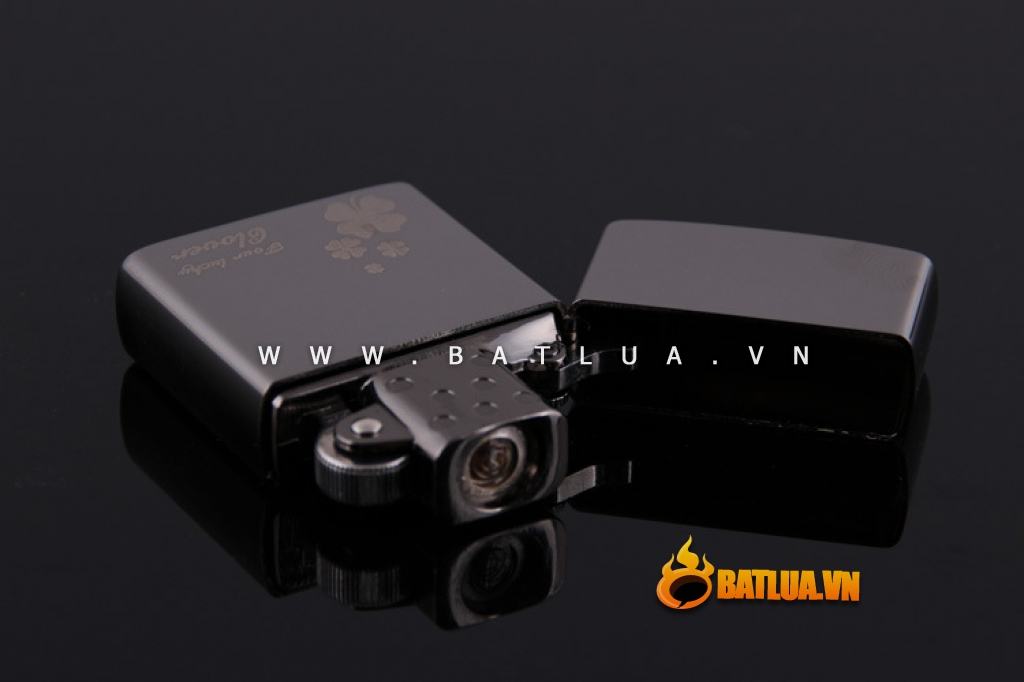 Bật lựa điện sạc qua USB kiểu dáng Zippo cỏ 4 lá tình yêu Mẫu 43  MS66 070