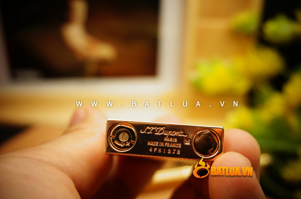 Bật Lửa S.T.Dupontkẻ caro màu đồng đỏ Mẫu 79