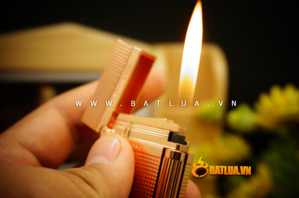 Bật Lửa S.T.Dupontkẻ caro màu đồng đỏ Mẫu 79