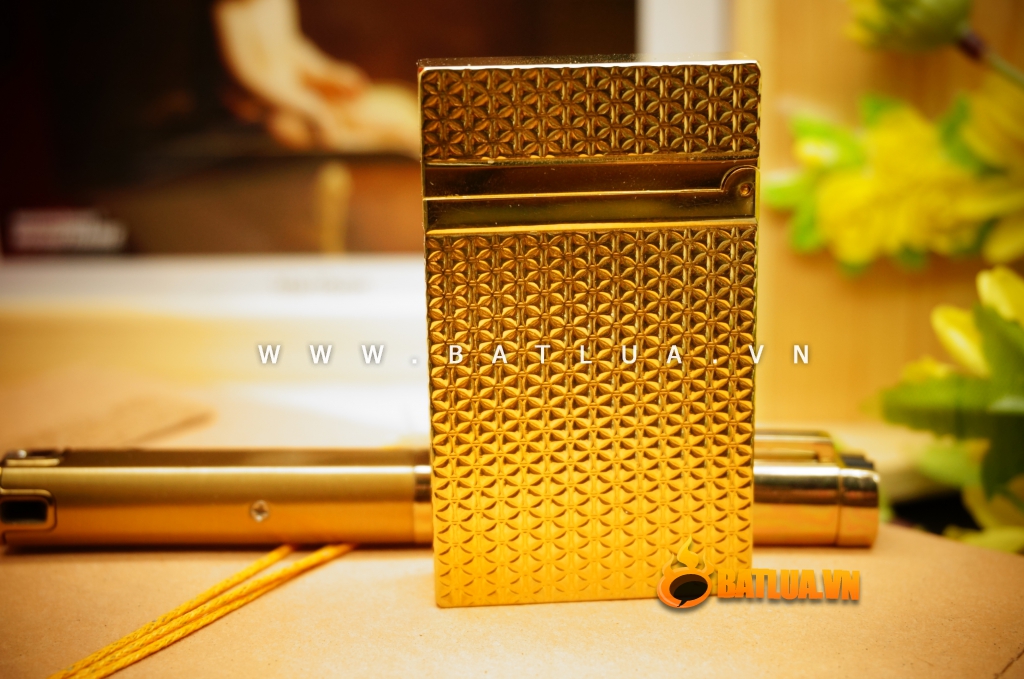 Bật Lửa S.T.Dupont khắc hình bông hoa chìm Mẫu 84
