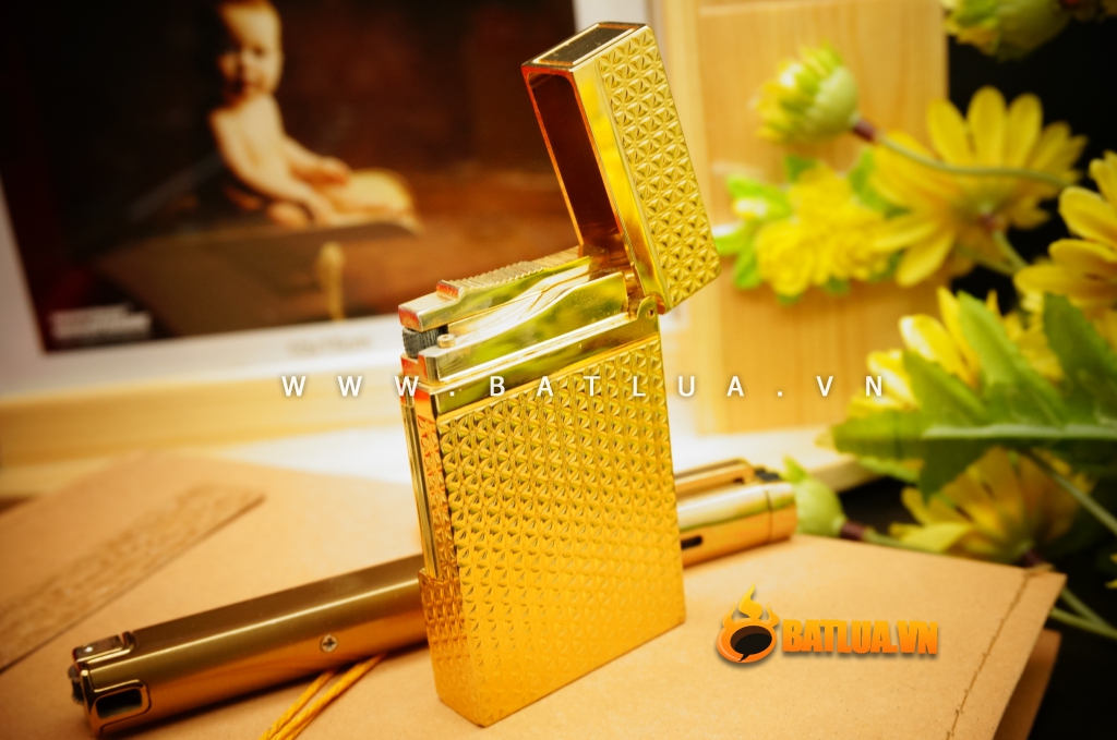 Bật Lửa S.T.Dupont khắc hình bông hoa chìm Mẫu 84