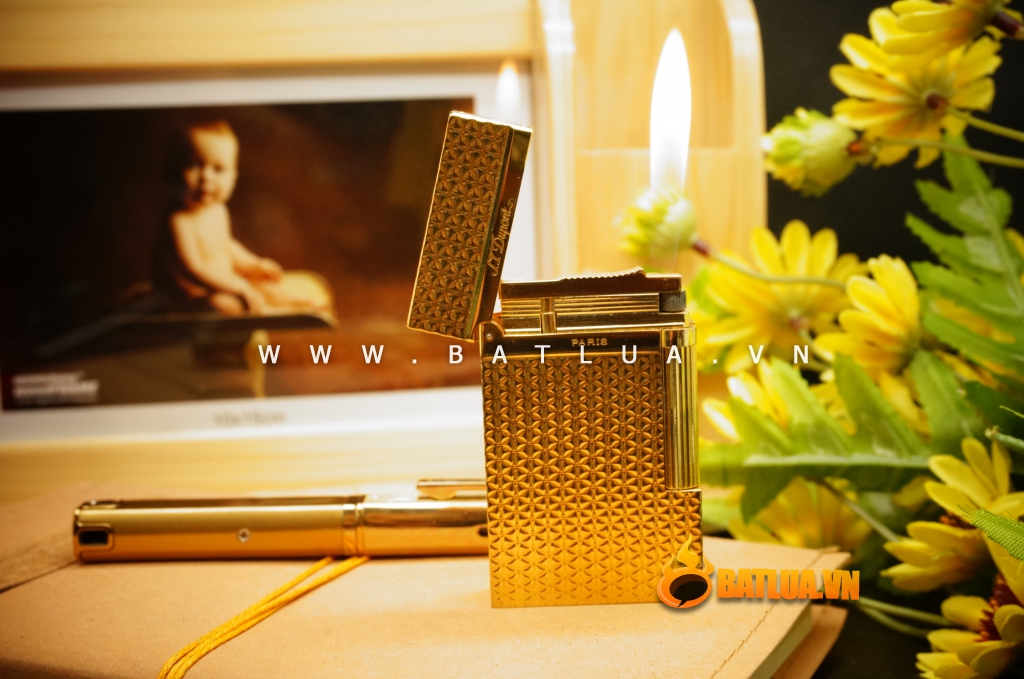 Bật Lửa S.T.Dupont khắc hình bông hoa chìm Mẫu 84