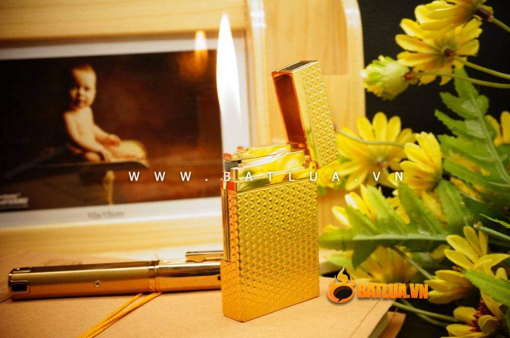 Bật Lửa S.T.Dupont khắc hình bông hoa chìm Mẫu 84