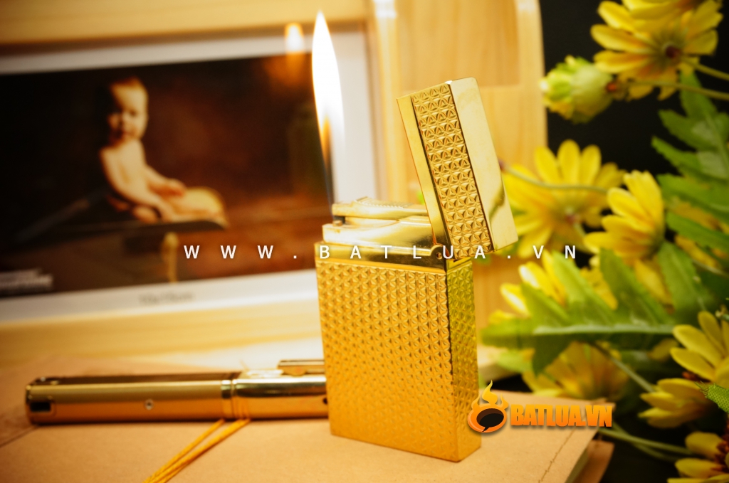 Bật Lửa S.T.Dupont khắc hình bông hoa chìm Mẫu 84