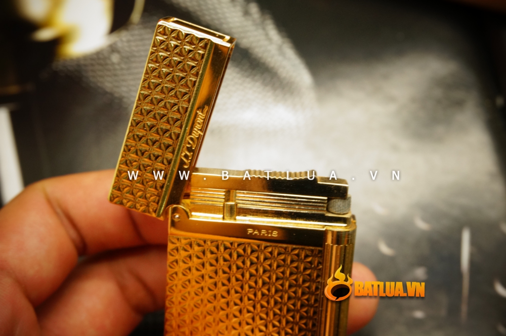 Bật Lửa S.T.Dupont khắc hình bông hoa chìm Mẫu 84