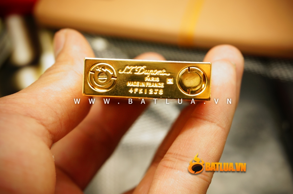 Bật Lửa S.T.Dupont chữ Dupont hoa lá khắc chìm Mẫu 90