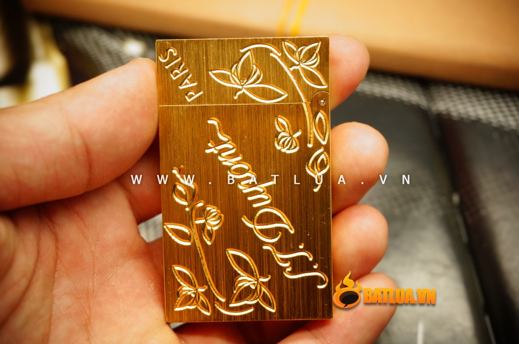 Bật Lửa S.T.Dupont chữ Dupont hoa lá khắc chìm Mẫu 90