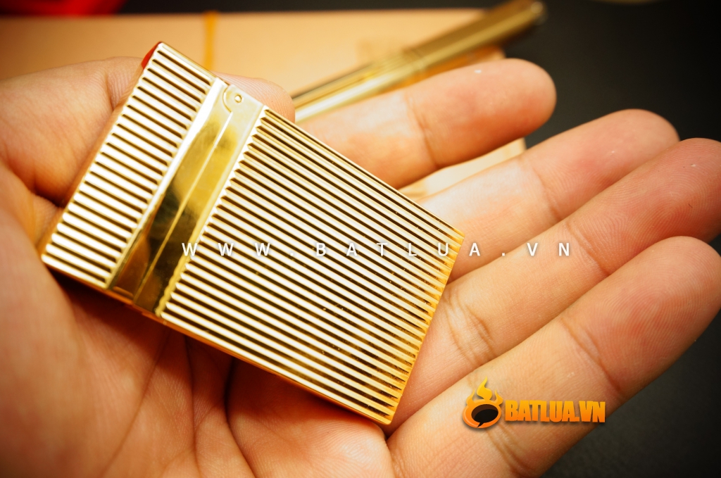 Bật Lửa S.T.Dupont kẻ dọc ánh vàng Mẫu 91