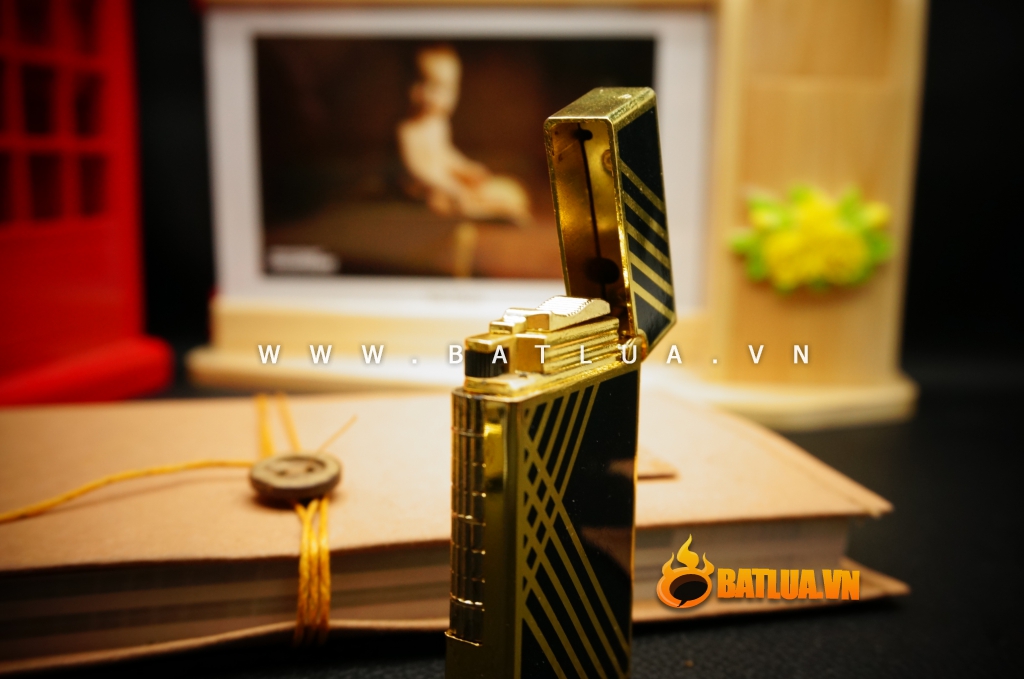 Bật lửa Dupont vân hình chữ V