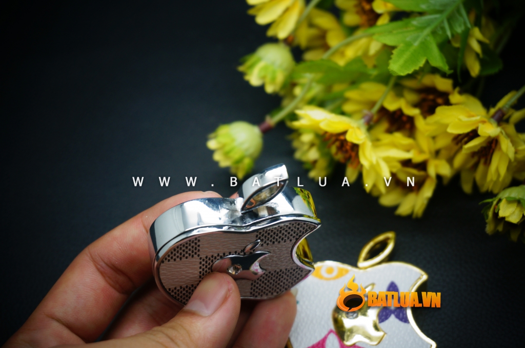 Bật lửa sạc USB hình Apple lồng Apple có đính đá MS66 075