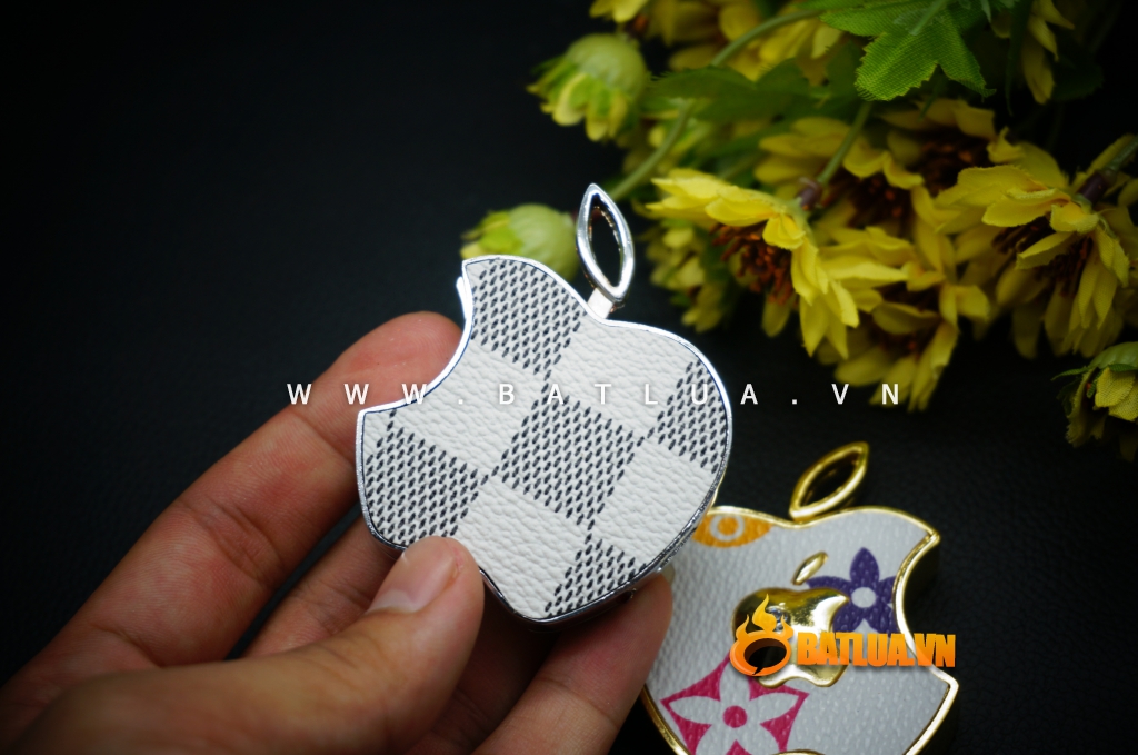 Bật lửa sạc USB hình Apple lồng Apple có đính đá MS66 075