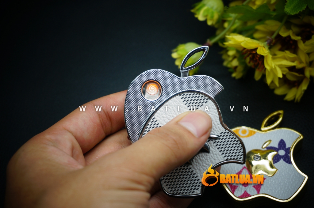 Bật lửa sạc USB hình Apple lồng Apple có đính đá MS66 075