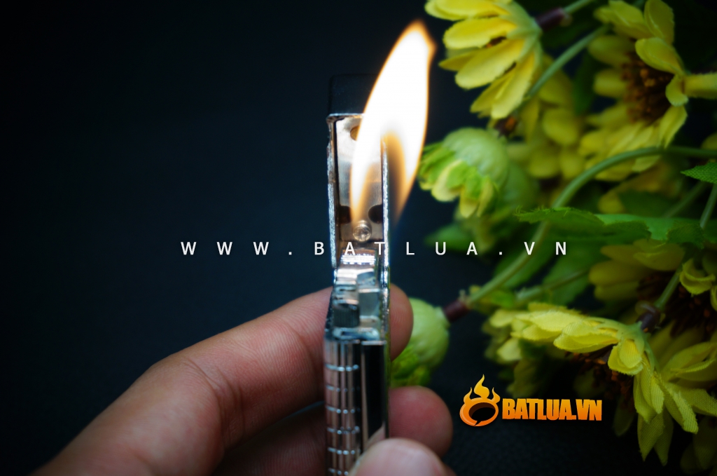 Bật lửa TQ giả Dupont hoa văn màu bạc