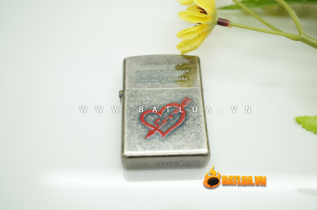 Bật lửa Zippo khắc trái tim tình yêu