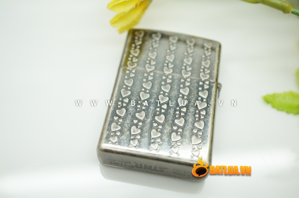 Bật lửa Zippo khắc trái tim tình yêu