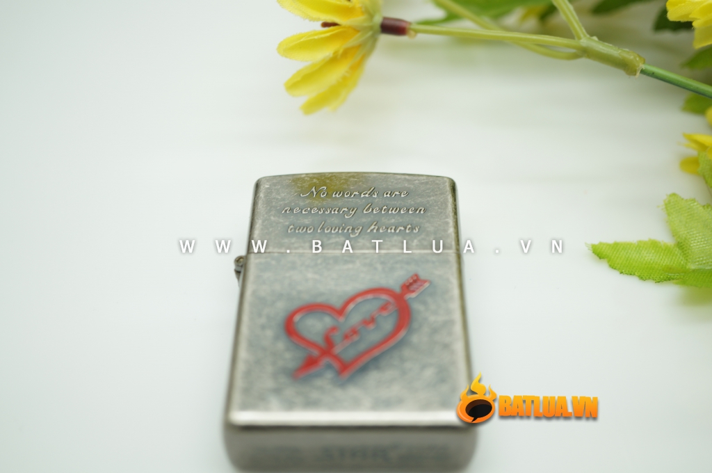 Bật lửa Zippo khắc trái tim tình yêu