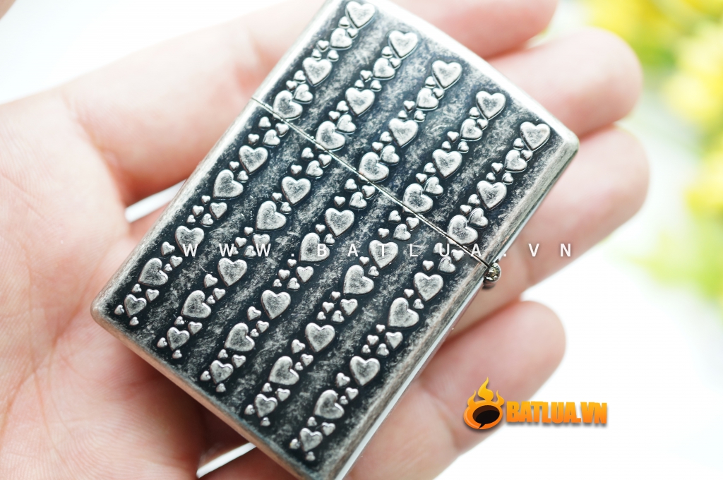 Bật lửa Zippo khắc trái tim tình yêu