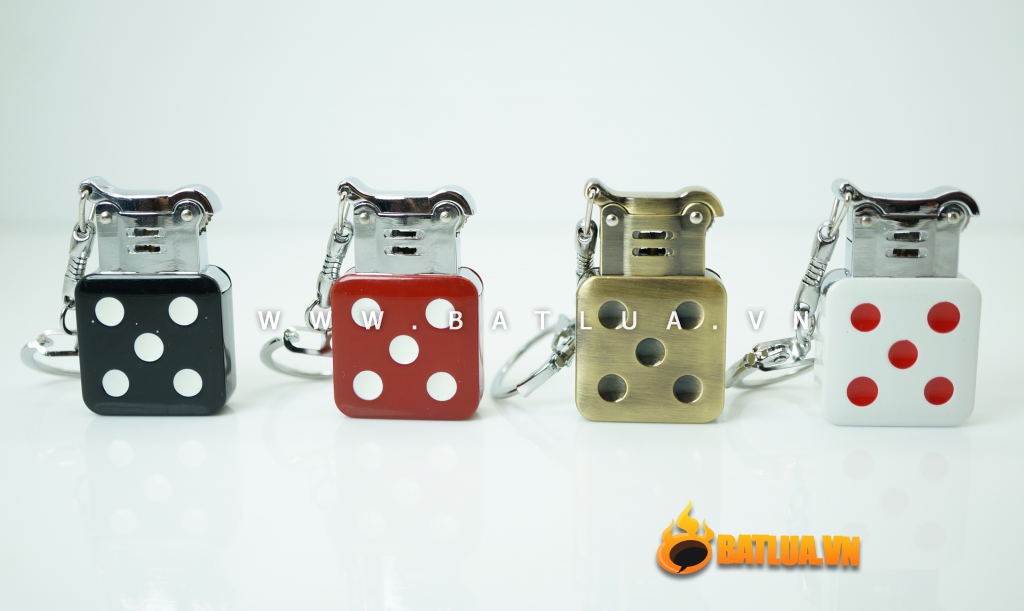 Bật lửa móc khoá  xe hình quân xúc sắc AM258