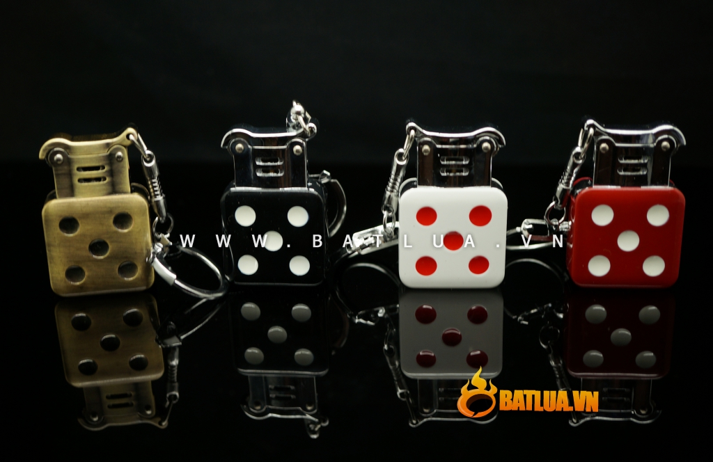 Bật lửa móc khoá  xe hình quân xúc sắc AM258