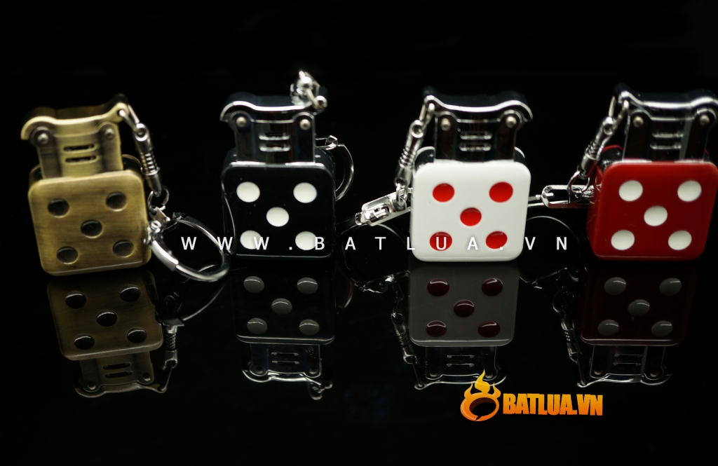 Bật lửa móc khoá  xe hình quân xúc sắc AM258