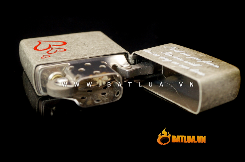 Bật lửa STAR dạng Zippo 3 trái tim tình yêu màu ghi xước