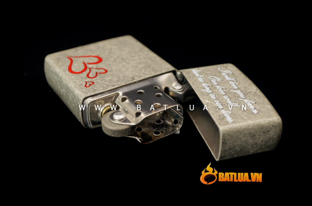 Bật lửa STAR dạng Zippo 3 trái tim tình yêu màu ghi xước